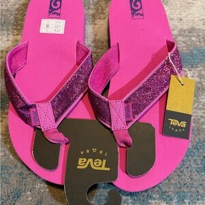 Teva Big Girls Mush Fuschia Sparkle size 6 Flip Flops